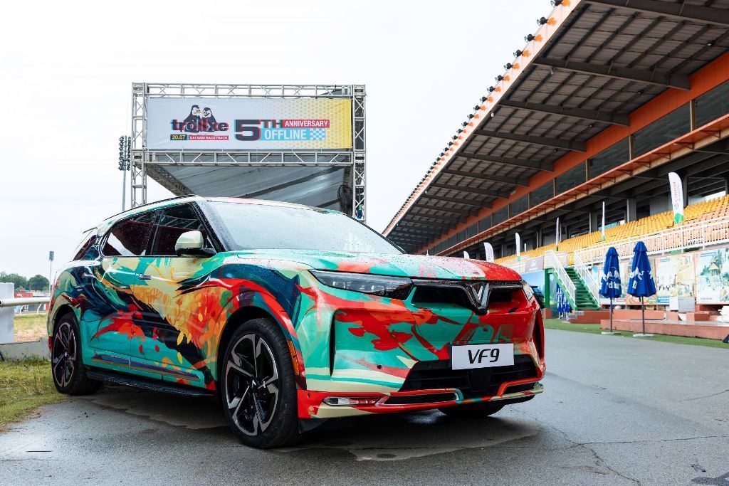 VinFast VF 9: SUV điện hạng sang lăn bánh chỉ từ 1,3 tỷ đồng