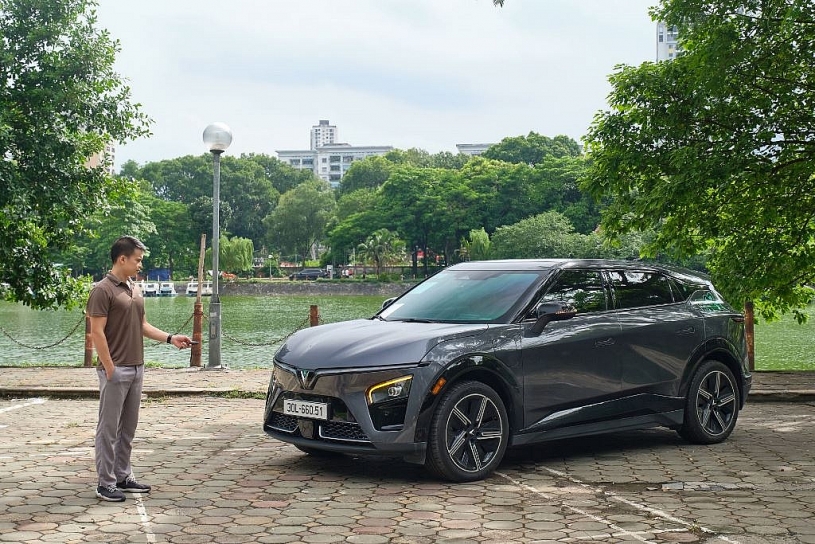 Khách Việt trải nghiệm VinFast VF 7: “Xe điện vượt xa mong đợi”