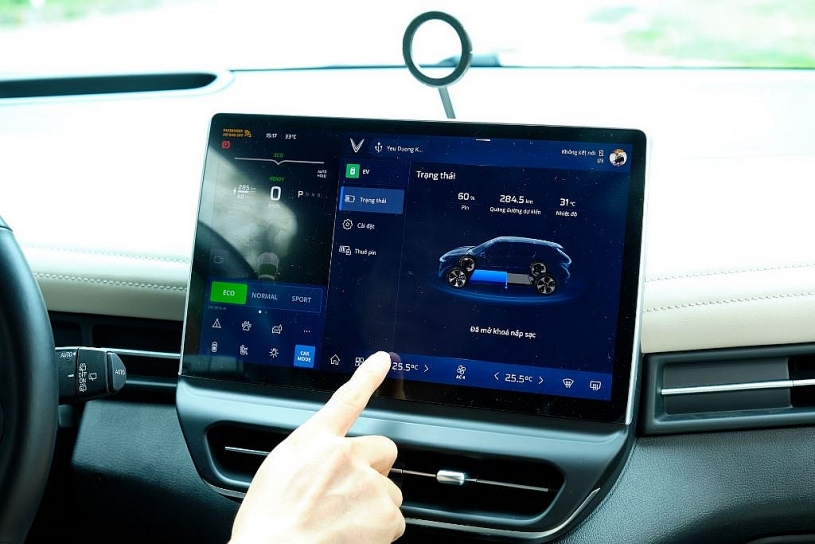 Khách Việt trải nghiệm VinFast VF 7: “Xe điện vượt xa mong đợi”