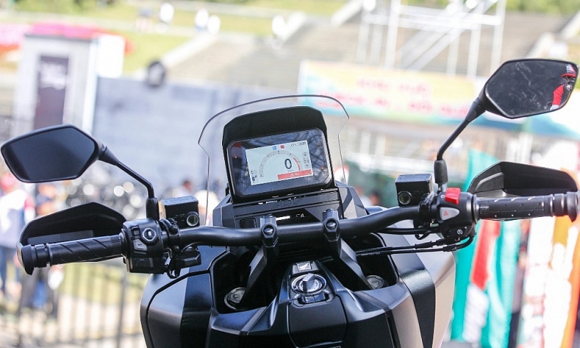 Honda ADV 350 - tân binh xe ga đường trường giá gần 166 triệu đồng