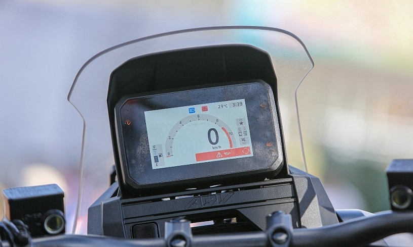 Honda ADV 350 - tân binh xe ga đường trường giá gần 166 triệu đồng