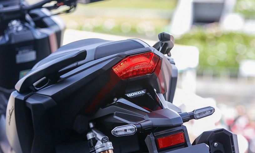 Honda ADV 350 - tân binh xe ga đường trường giá gần 166 triệu đồng