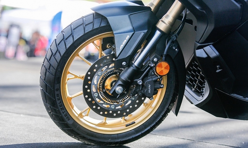 Honda ADV 350 - tân binh xe ga đường trường giá gần 166 triệu đồng