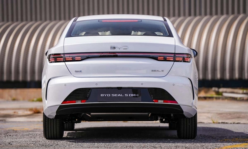BYD Seal 5 - sedan cỡ C hybrid sắp bán ở Việt Nam