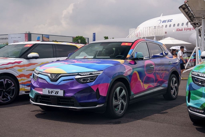 Khách Việt mê mẩn VinFast VF 8: Mạnh mẽ, tiện nghi và kinh tế Khách Việt mê mẩn VinFast VF 8: Mạnh mẽ, tiện nghi và kinh tế