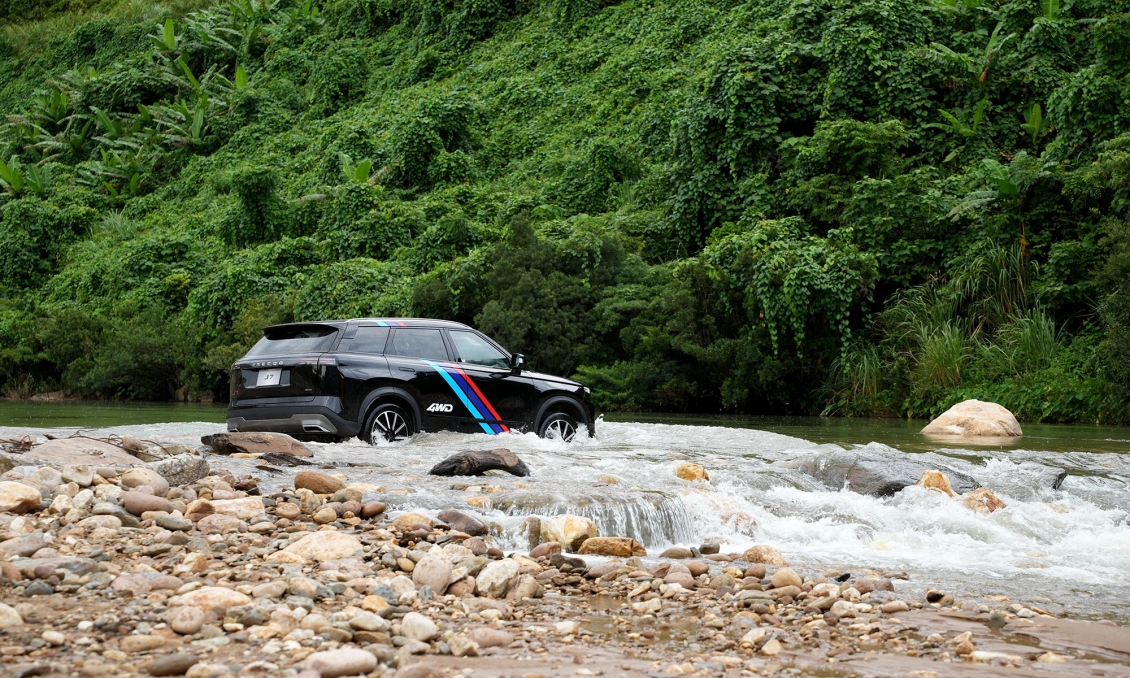 Jaecoo J7 AWD Individual ra mắt: SUV hạng C offroad mạnh mẽ tại Việt Nam