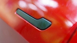 Tay nắm cửa thò thụt - từ xu hướng thiết kế đến bờ vực thảm họa