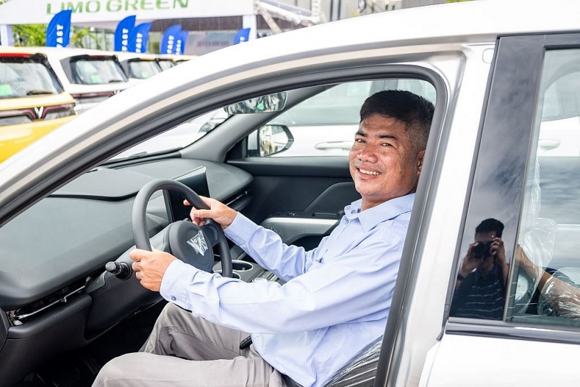 Khách mua 250 xe VinFast Limo Green: “Xe điện tối ưu lợi nhuận tốt hơn hẳn xe xăng” Khách mua 250 xe VinFast Limo Green: “Xe điện tối ưu lợi nhuận tốt hơn hẳn xe xăng”