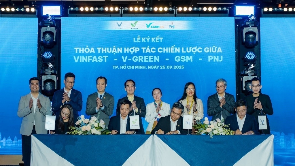 PNJ cam kết ESG, đồng hành VinFast và GSM trong giao thông xanh