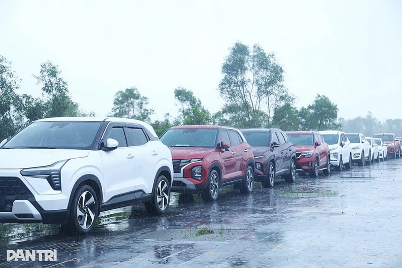 Hàng trăm ô tô được đưa đến công viên, vỉa hè tránh bão Bualoi Hàng trăm ô tô được đưa đến công viên, vỉa hè tránh bão Bualoi