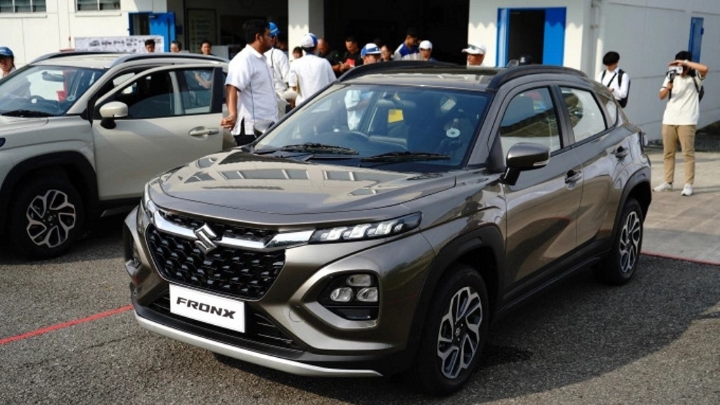 Loạt ôtô mới trình làng khách Việt tháng 10