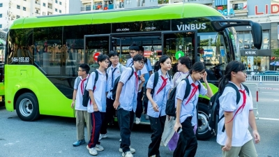 Đi học bằng buýt điện 0 đồng: Bước đi tiên phong của Quảng Ninh