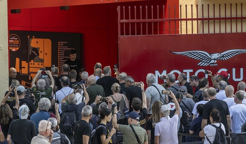Moto Guzzi khánh thành “thánh địa” mới: Hàng nghìn tín đồ vây kín Mandello
