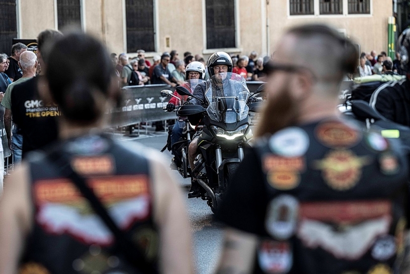 Moto Guzzi khánh thành “thánh địa” mới: Hàng nghìn tín đồ vây kín Mandello