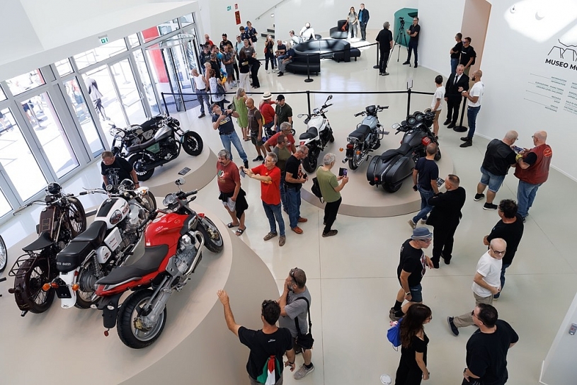 Moto Guzzi khánh thành “thánh địa” mới: Hàng nghìn tín đồ vây kín Mandello