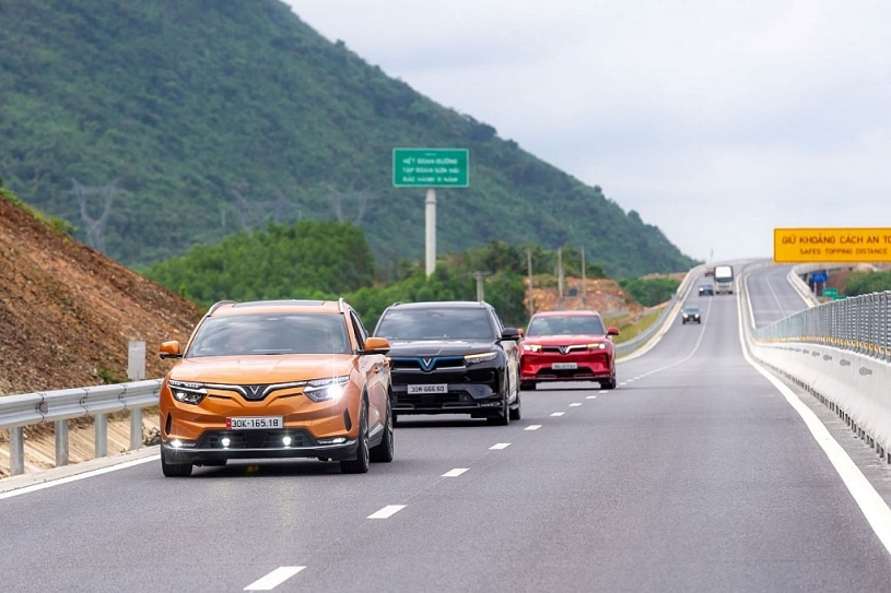 Xuyên Việt cùng VinFast: 150.000 cổng sạc phủ khắp nước, cứ đi là có chỗ sạc!