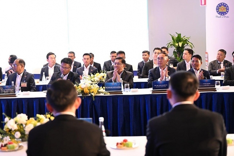 Tổng thống Myanmar trực tiếp thị sát tổ hợp xe điện VinFast Hải Phòng