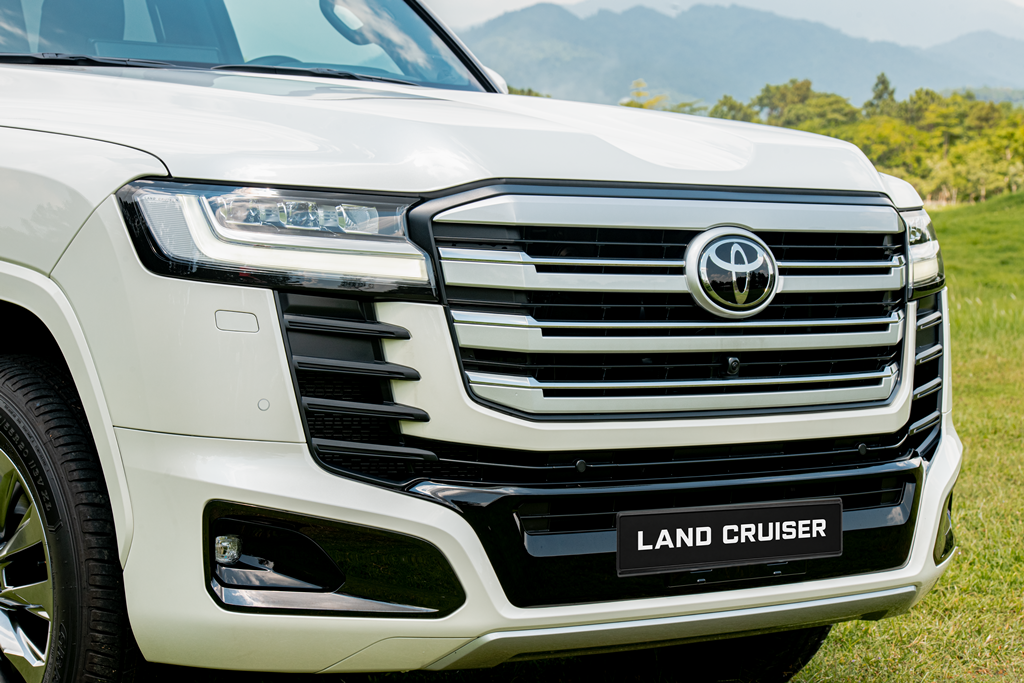 Toyota Land Cruiser 300 Hybrid chính thức đổ bộ Việt Nam