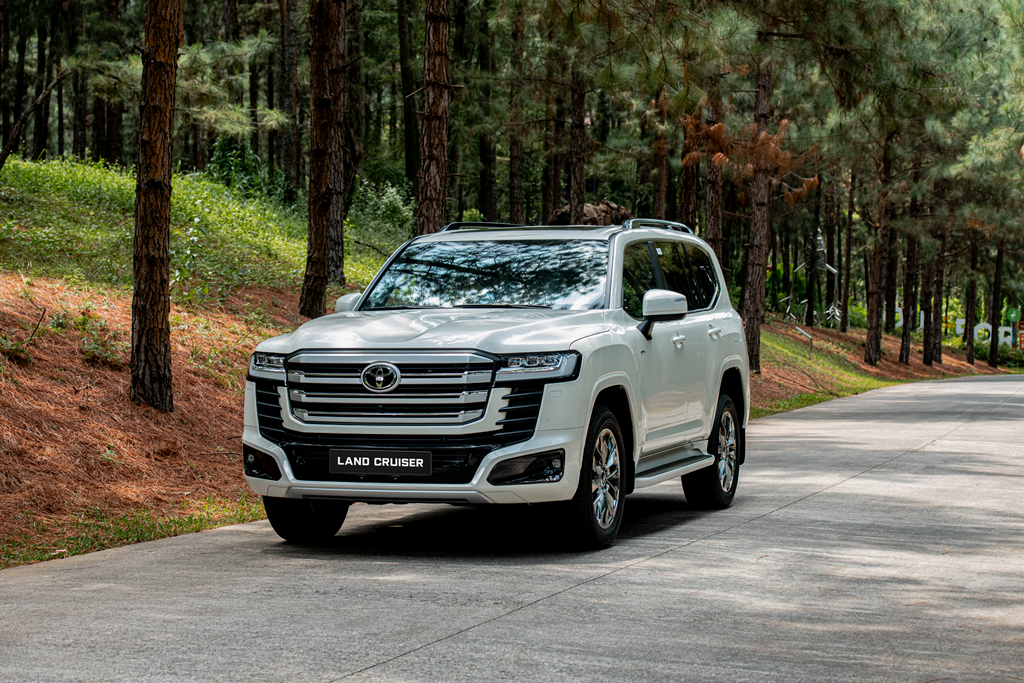 Toyota Land Cruiser 300 Hybrid chính thức đổ bộ Việt Nam