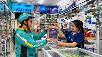 Green SM bắt tay Long Châu, phủ xe máy điện tại 1.500 nhà thuốc