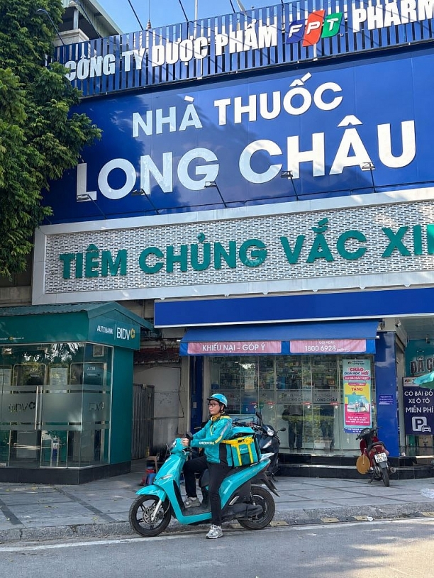 Green SM bắt tay Long Châu, phủ xe máy điện tại 1.500 nhà thuốc