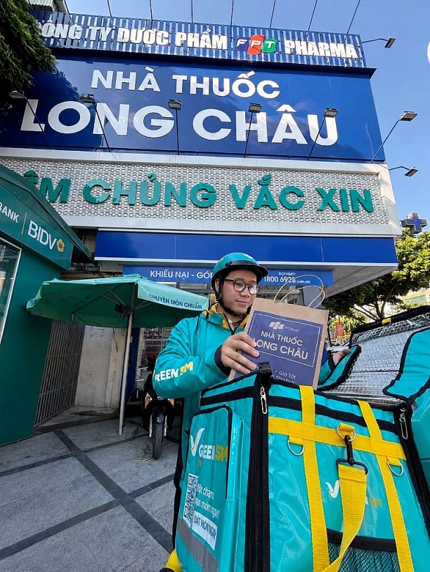 Green SM bắt tay Long Châu, phủ xe máy điện tại 1.500 nhà thuốc