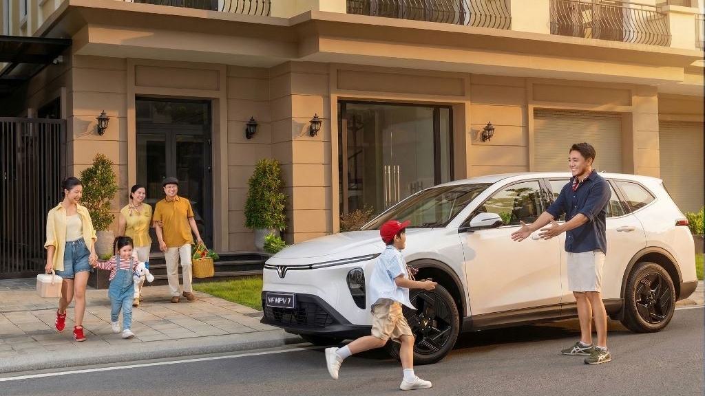 Đi xa đủ 7 người: VF MPV 7 lo gọn