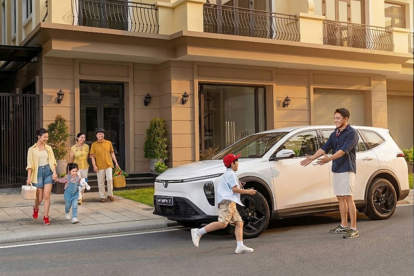 Đi xa đủ 7 người: VF MPV 7 lo gọn