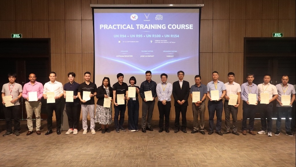Cục Đăng kiểm và VinFast chung tay nâng chuẩn an toàn xe Việt