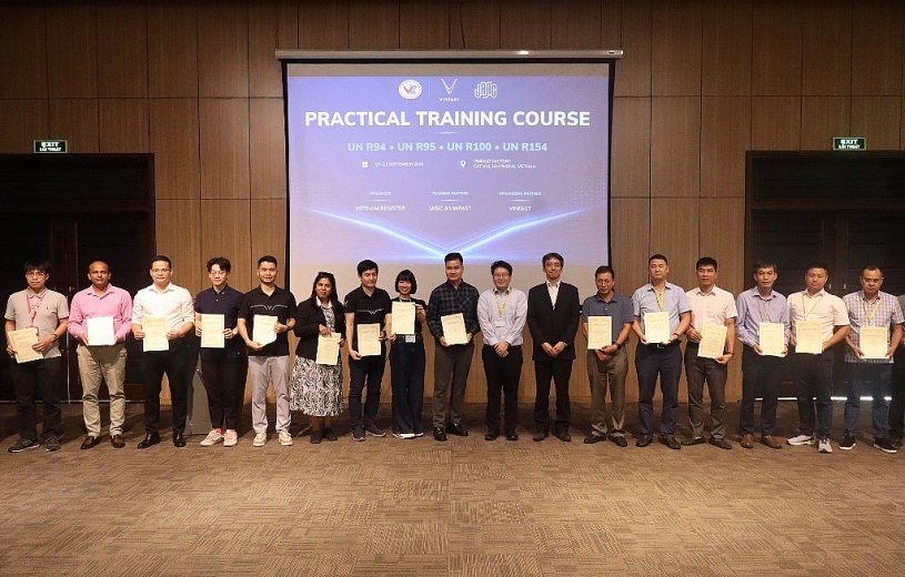 Cục Đăng kiểm và VinFast chung tay nâng chuẩn an toàn xe Việt