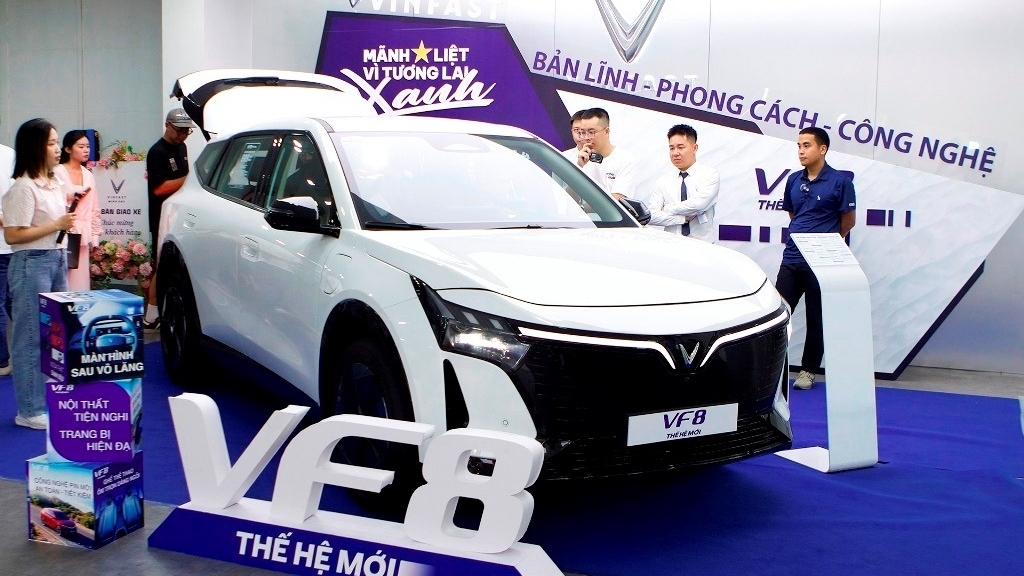Ưu đãi kép đụng nóc, khách Việt ồ ạt chốt đơn ô tô điện VinFast