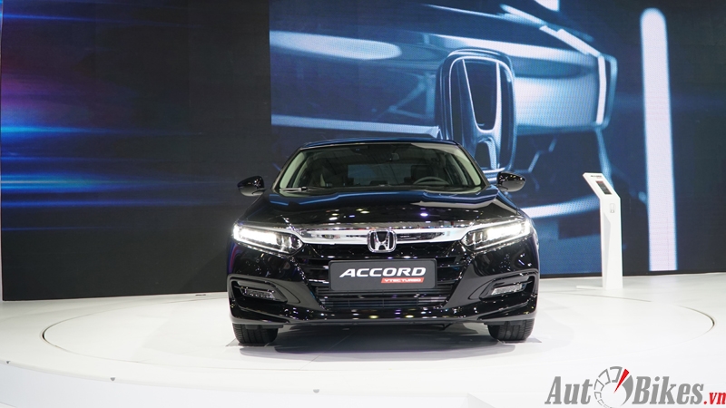 Honda Accord giảm giá sâu hơn Toyota Camry, chờ đợi sự bứt phá