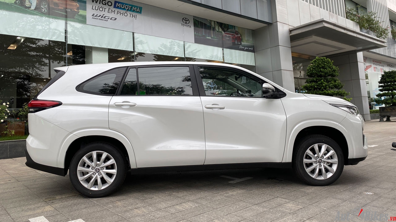 Toyota Innova Cross ra mắt tại Việt Nam, giá từ 810 triệu đồng