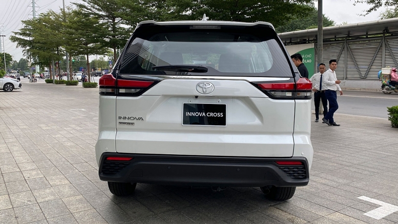 So sánh 2 phiên bản Toyota Innova Cross