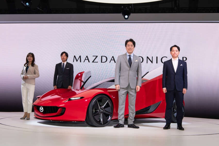 Mazda ra mắt mẫu xe thể thao Iconic SP