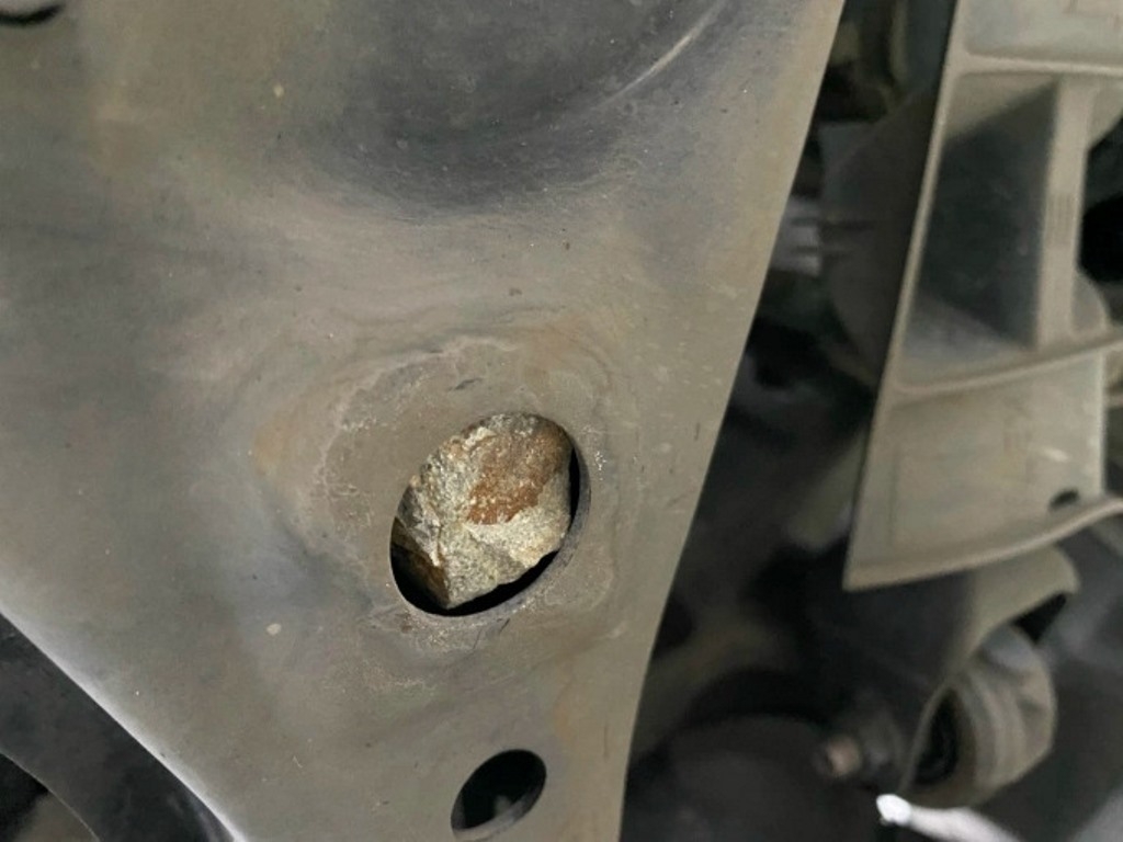 Kiểm tra ôtô sau bão: Việc nào tự làm, việc nào cần gara?