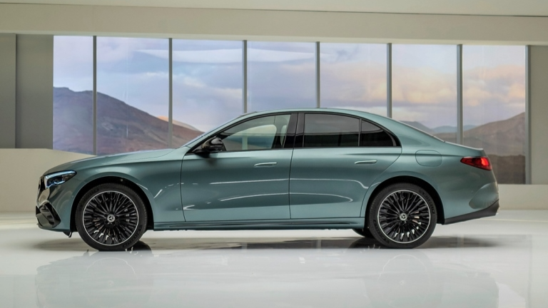 Mercedes-Benz E-Class thế hệ mới ra mắt tại Việt Nam Mercedes-Benz E-Class thế hệ mới ra mắt tại Việt Nam