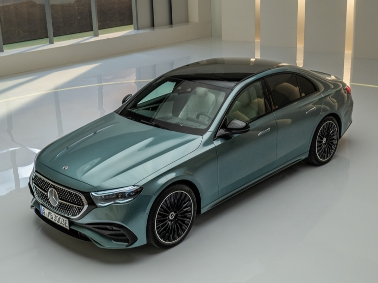 Mercedes-Benz E-Class thế hệ mới ra mắt tại Việt Nam Mercedes-Benz E-Class thế hệ mới ra mắt tại Việt Nam