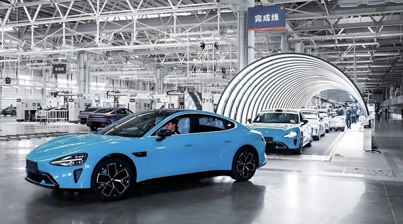 Xiaomi SU7 tự di chuyển không cần người lái, chủ xe tá hỏa đuổi theo