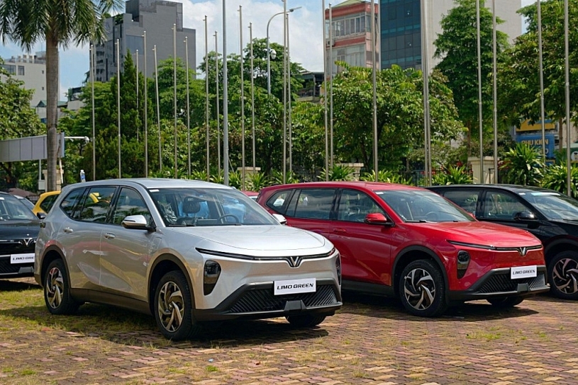VinFast Limo Green chạy thử tại “thánh địa” của MPV Nhật Bản và… BYD M6 VinFast Limo Green chạy thử tại “thánh địa” của MPV Nhật Bản và… BYD M6