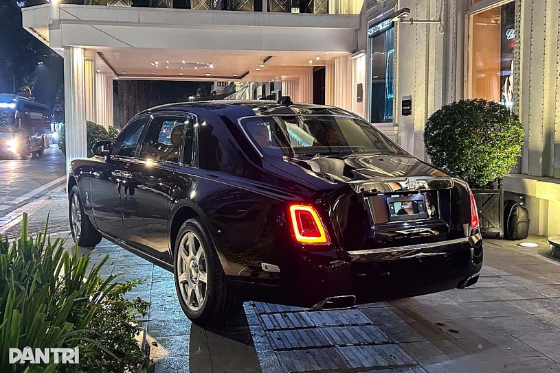 Đại gia TPHCM chi 60 tỷ mua Rolls-Royce Phantom VIII, chọn biển số 40 triệu Đại gia TPHCM chi 60 tỷ mua Rolls-Royce Phantom VIII, chọn biển số 40 triệu