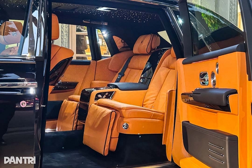 Đại gia TPHCM chi 60 tỷ mua Rolls-Royce Phantom VIII, chọn biển số 40 triệu Đại gia TPHCM chi 60 tỷ mua Rolls-Royce Phantom VIII, chọn biển số 40 triệu