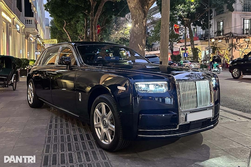 Đại gia TPHCM chi 60 tỷ mua Rolls-Royce Phantom VIII, chọn biển số 40 triệu Đại gia TPHCM chi 60 tỷ mua Rolls-Royce Phantom VIII, chọn biển số 40 triệu