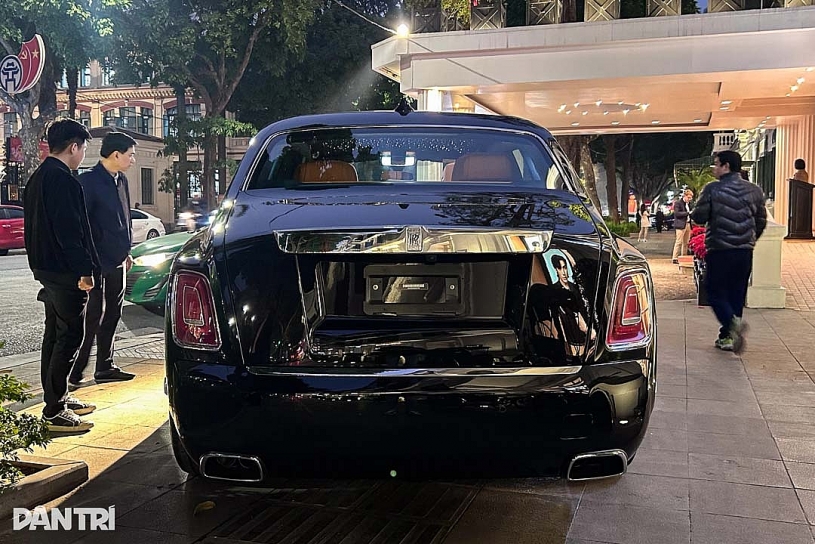 Đại gia TPHCM chi 60 tỷ mua Rolls-Royce Phantom VIII, chọn biển số 40 triệu Đại gia TPHCM chi 60 tỷ mua Rolls-Royce Phantom VIII, chọn biển số 40 triệu