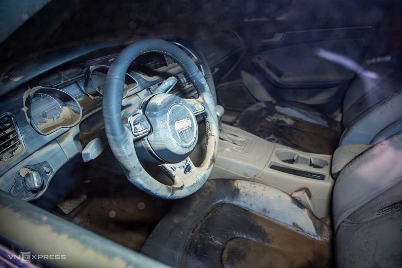 Hàng trăm ôtô ngập nước ở Thái Nguyên chờ xe cứu hộ Hàng trăm ôtô ngập nước ở Thái Nguyên chờ xe cứu hộ