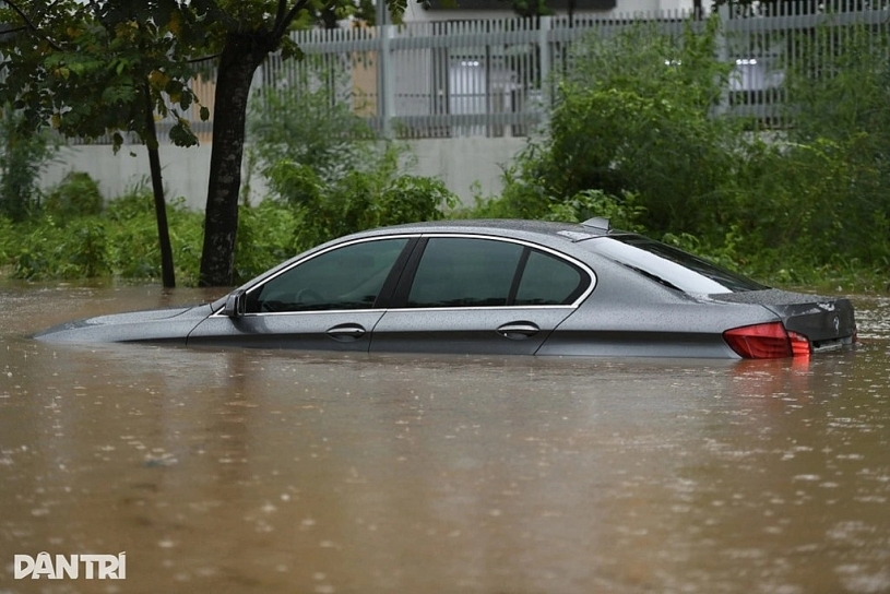Tốn cả “mớ” tiền sửa xe bị thủy kích, song bán lại vẫn mất giá Tốn cả “mớ” tiền sửa xe bị thủy kích, song bán lại vẫn mất giá
