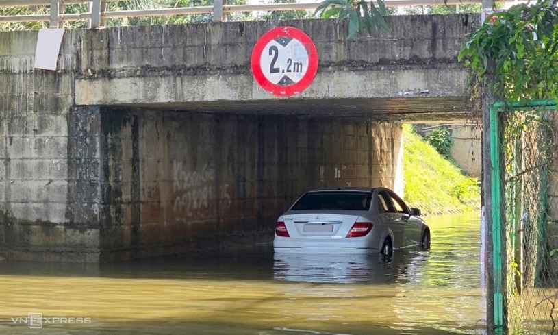 'Chủ quan khiến tôi mất trăm triệu sửa xe thủy kích' 'Chủ quan khiến tôi mất trăm triệu sửa xe thủy kích'