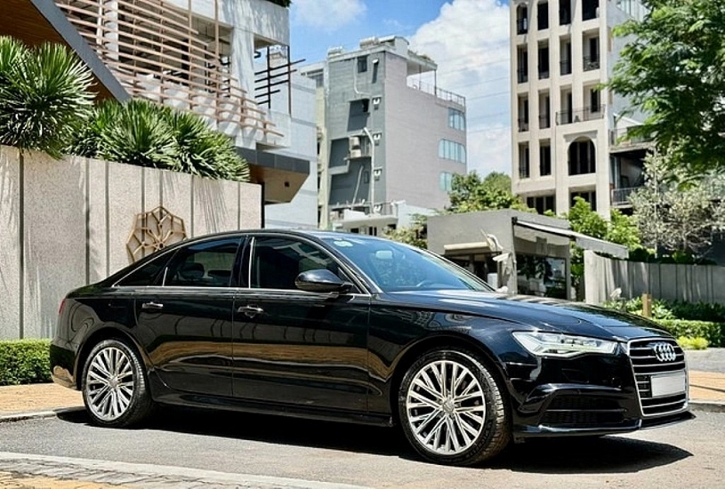 Xe sang từng phục vụ APEC rao giá chưa tới 800 triệu đồng