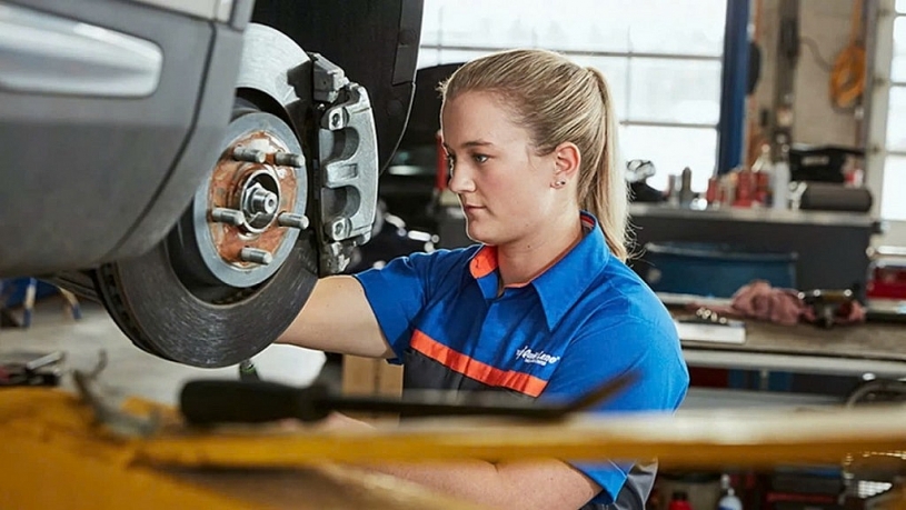 Chi phí sửa chữa ô tô tăng vọt, người Mỹ chật vật giữ xe cũ Chi phí sửa chữa ô tô tăng vọt, người Mỹ chật vật giữ xe cũ