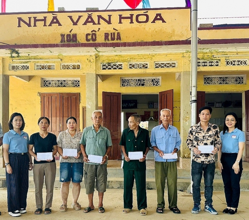 Quỹ Toyota Việt Nam trao tặng áo phao cứu sinh, lan tỏa tinh thần an toàn vì cộng đồng